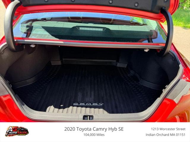 2020 Toyota Camry SE Hybrid