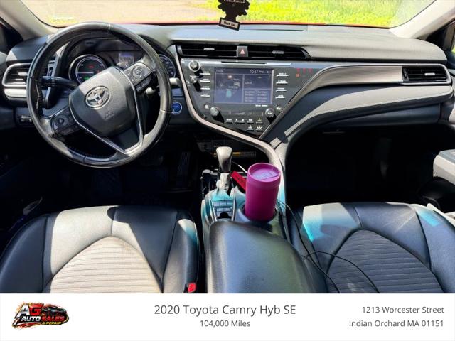 2020 Toyota Camry SE Hybrid