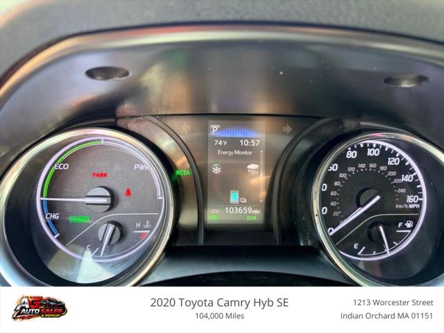 2020 Toyota Camry SE Hybrid