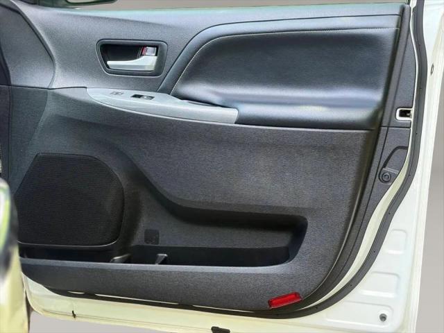 2017 Toyota Sienna SE 8 Passenger