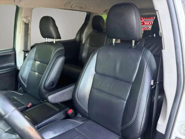 2017 Toyota Sienna SE 8 Passenger