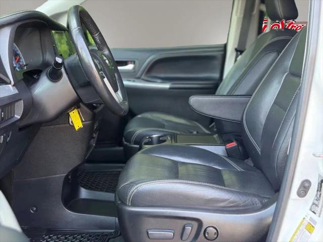 2017 Toyota Sienna SE 8 Passenger