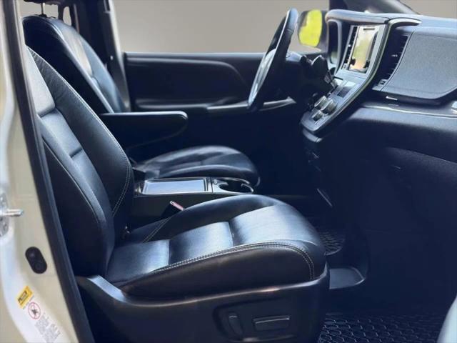 2017 Toyota Sienna SE 8 Passenger