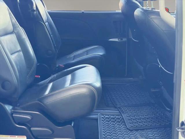 2017 Toyota Sienna SE 8 Passenger