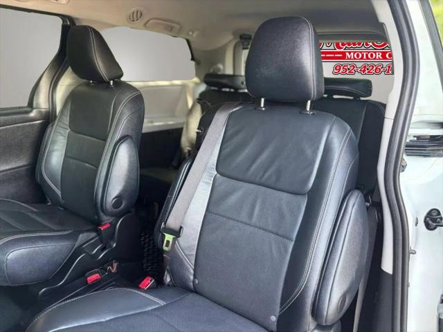 2017 Toyota Sienna SE 8 Passenger