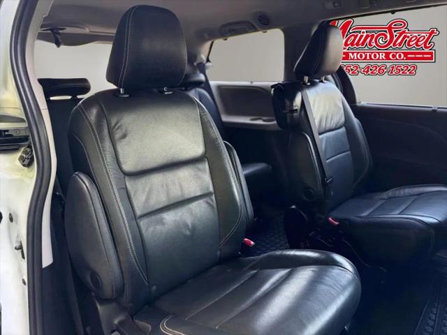 2017 Toyota Sienna SE 8 Passenger