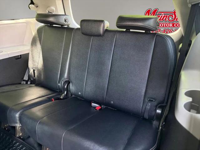 2017 Toyota Sienna SE 8 Passenger
