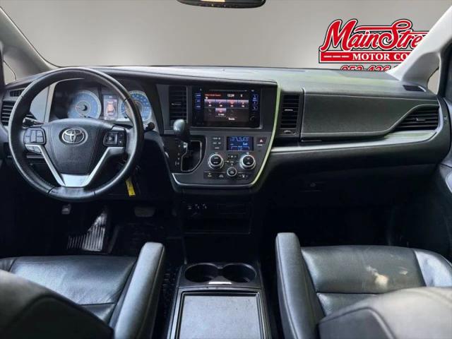 2017 Toyota Sienna SE 8 Passenger