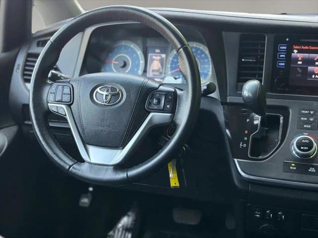 2017 Toyota Sienna SE 8 Passenger