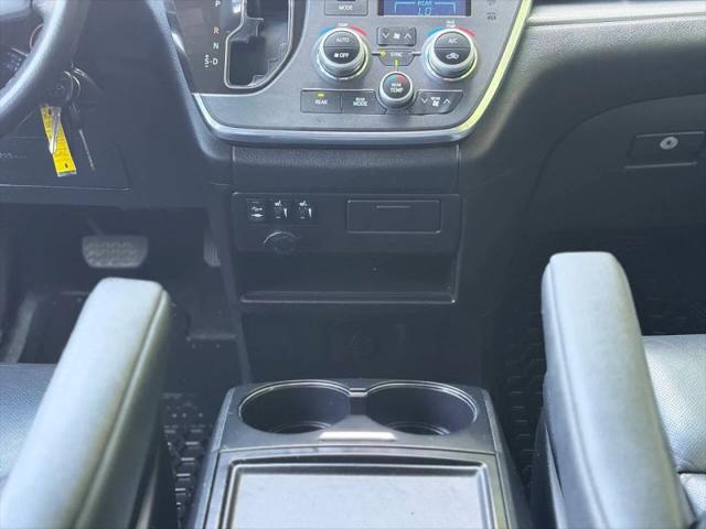 2017 Toyota Sienna SE 8 Passenger