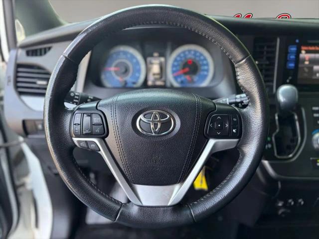 2017 Toyota Sienna SE 8 Passenger