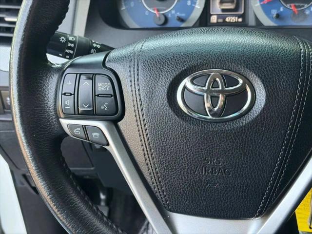 2017 Toyota Sienna SE 8 Passenger