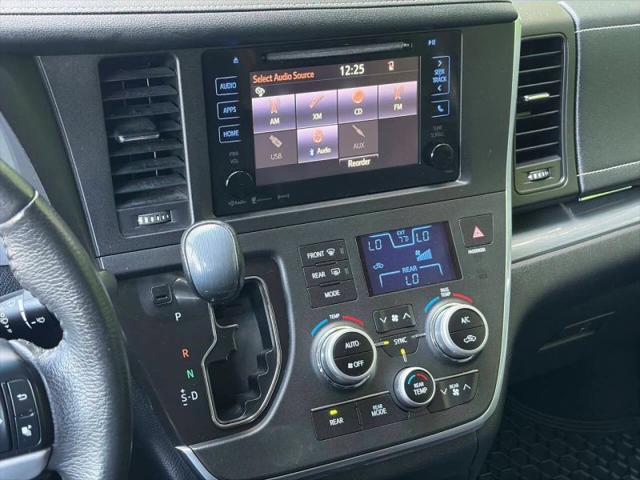 2017 Toyota Sienna SE 8 Passenger