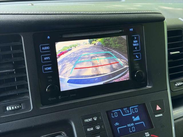 2017 Toyota Sienna SE 8 Passenger