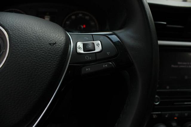 2022 Volkswagen Passat 2.0T SE