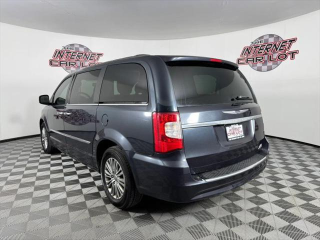 2014 Chrysler Town & Country Touring-L