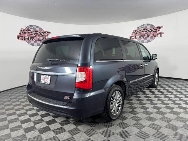 2014 Chrysler Town & Country Touring-L