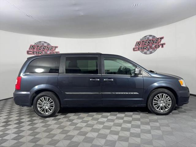 2014 Chrysler Town & Country Touring-L