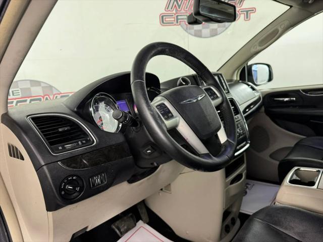 2014 Chrysler Town & Country Touring-L