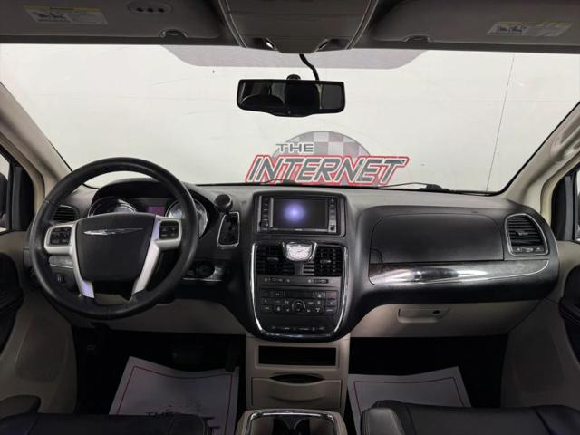 2014 Chrysler Town & Country Touring-L