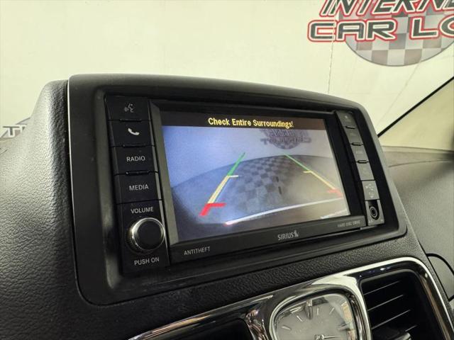 2014 Chrysler Town & Country Touring-L
