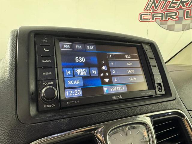 2014 Chrysler Town & Country Touring-L