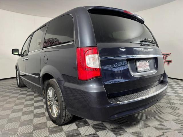 2014 Chrysler Town & Country Touring-L