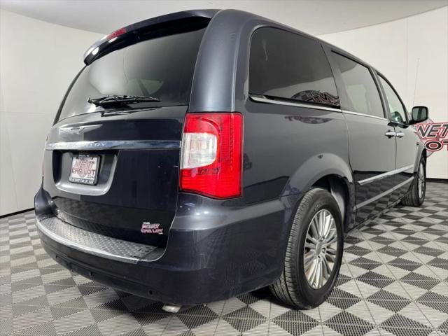 2014 Chrysler Town & Country Touring-L