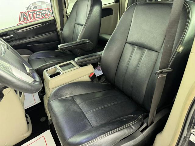 2014 Chrysler Town & Country Touring-L