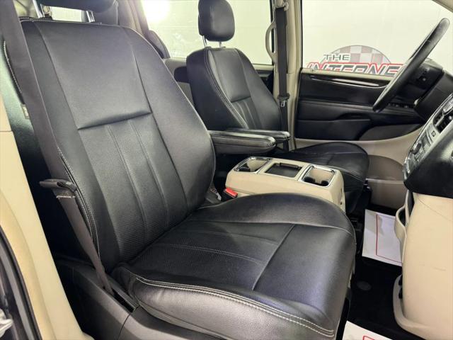 2014 Chrysler Town & Country Touring-L