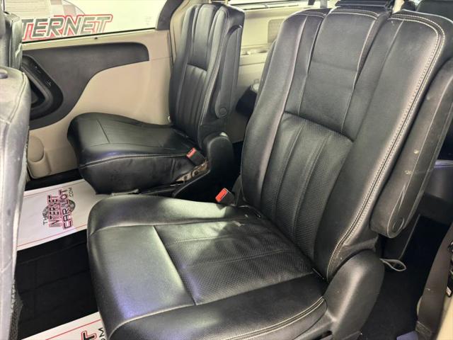 2014 Chrysler Town & Country Touring-L
