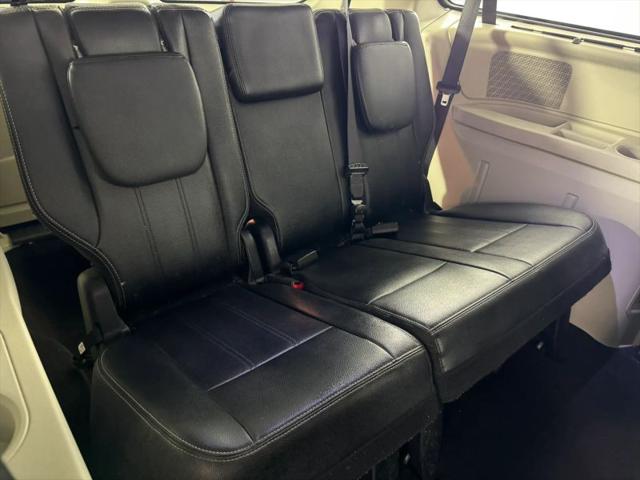 2014 Chrysler Town & Country Touring-L