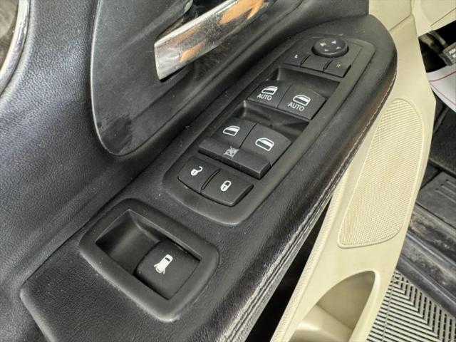 2014 Chrysler Town & Country Touring-L