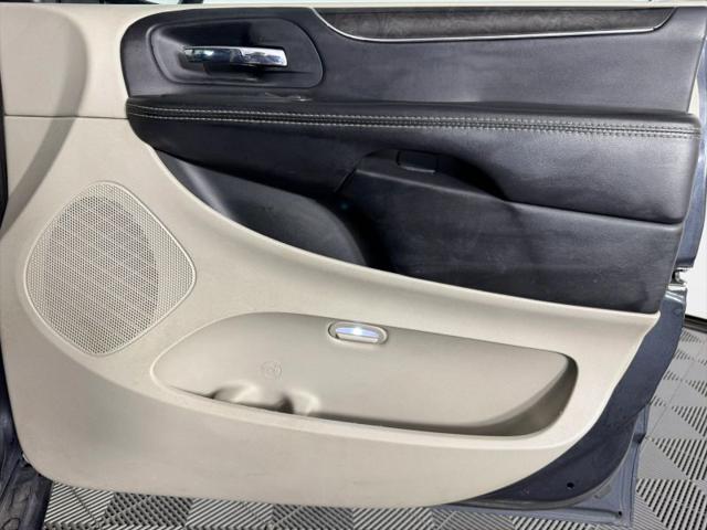 2014 Chrysler Town & Country Touring-L