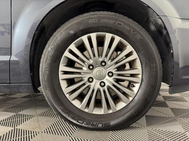 2014 Chrysler Town & Country Touring-L