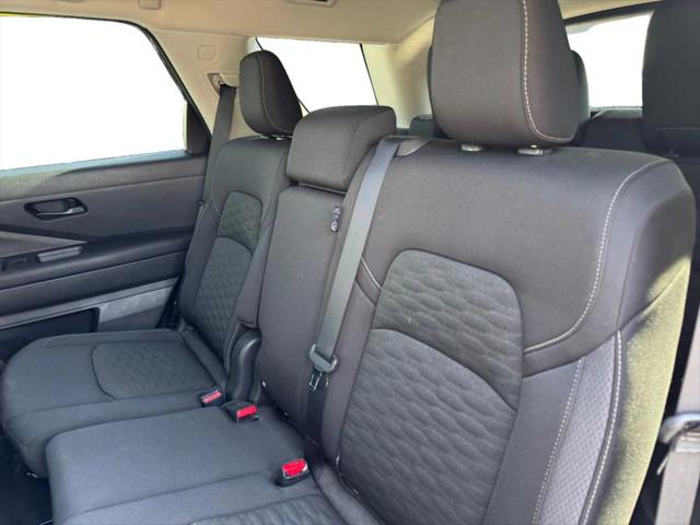 2024 Nissan Pathfinder S FWD