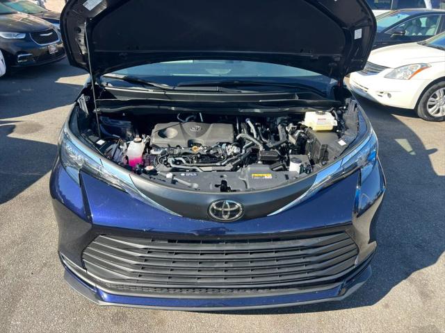 2026 Toyota Sienna LE