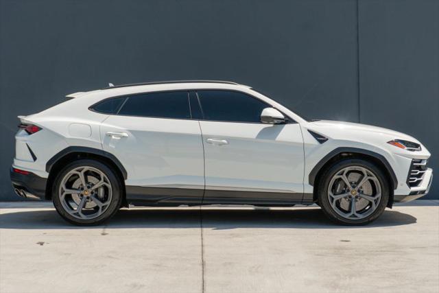 2020 Lamborghini Urus Base