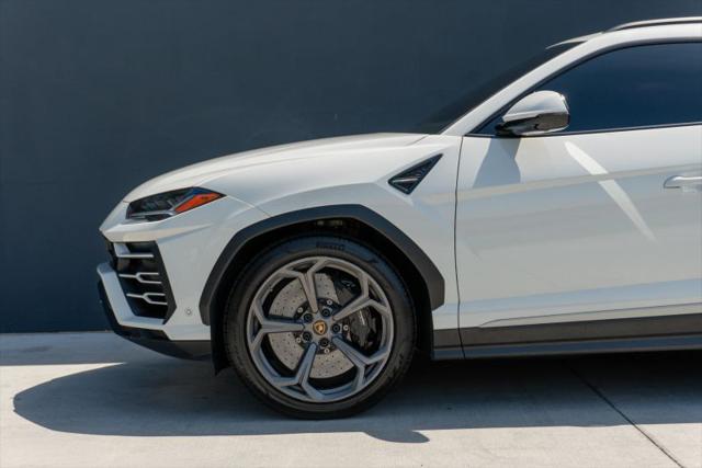 2020 Lamborghini Urus Base
