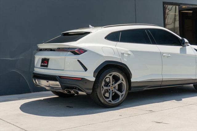 2020 Lamborghini Urus Base