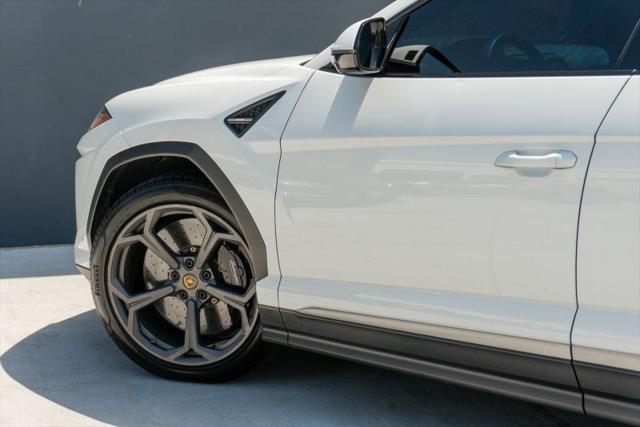 2020 Lamborghini Urus Base