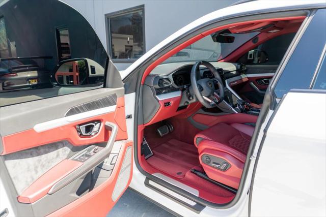 2020 Lamborghini Urus Base