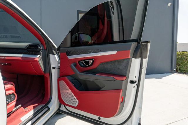2020 Lamborghini Urus Base