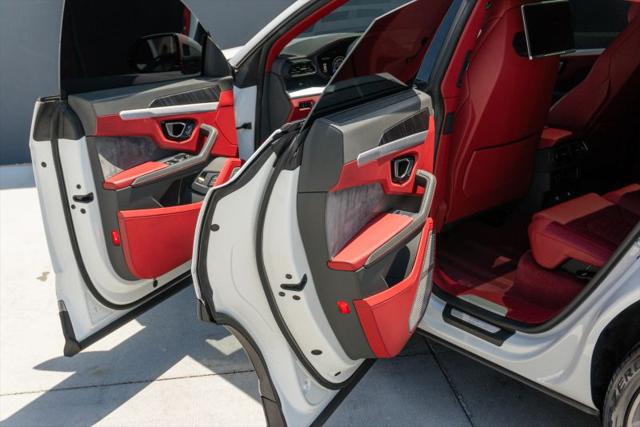 2020 Lamborghini Urus Base