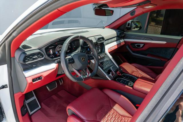 2020 Lamborghini Urus Base