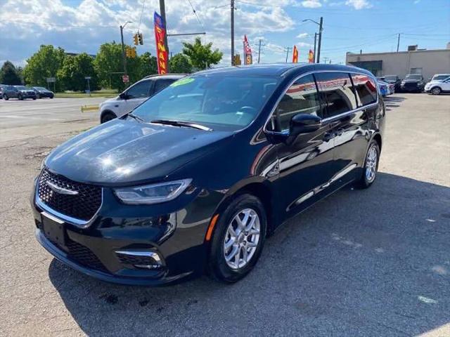 2023 Chrysler Pacifica Touring L for sale in Lapeer, MI