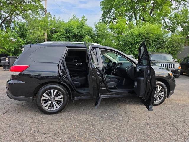 2018 Nissan Pathfinder SV