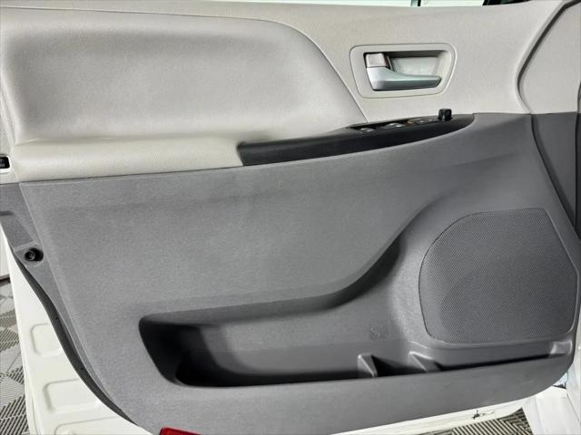 2019 Toyota Sienna LE 7 Passenger