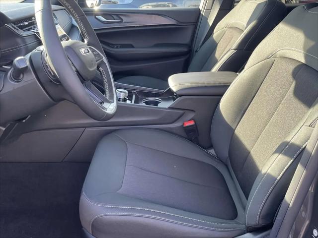 2026 Jeep Grand Cherokee Altitude 4x2
