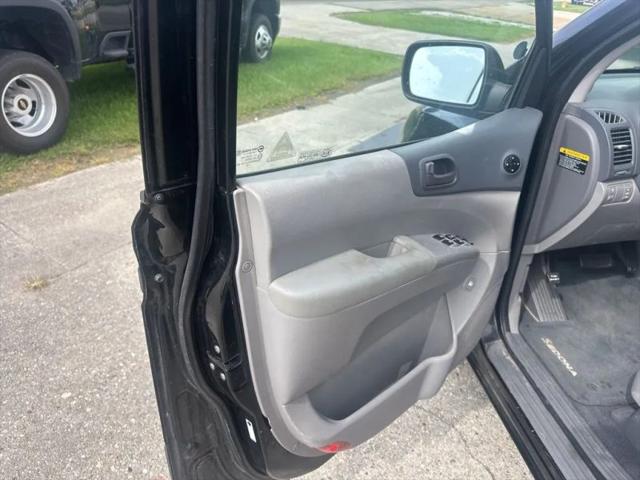 2010 Kia Sedona LX